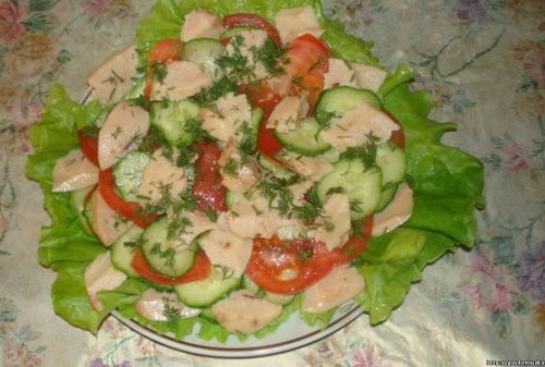Салат с рыбой горячего копчения и овощами