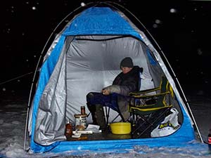 Ловля леща зимой ночью в палатке