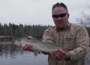 видео рыбалка зимой на малых реках на хариуса